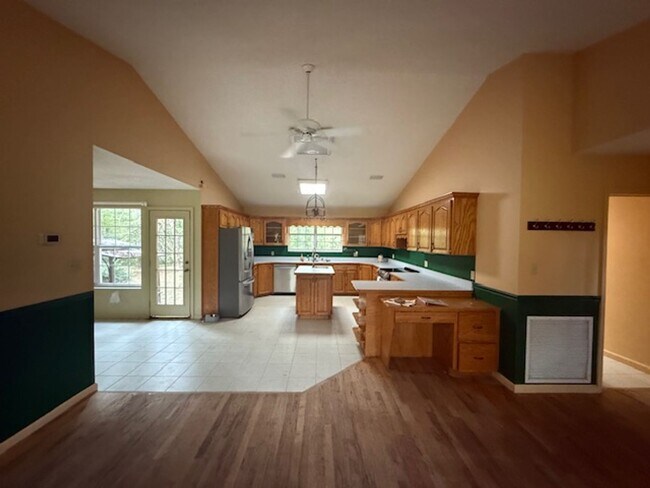 Foto del edificio - Farm House w/pastures For Lease
