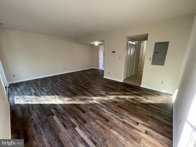 Building Photo - 16126 Clarence Ct