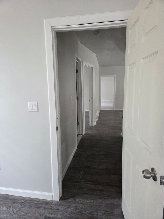 Building Photo - 440 E Cheltenham Ave