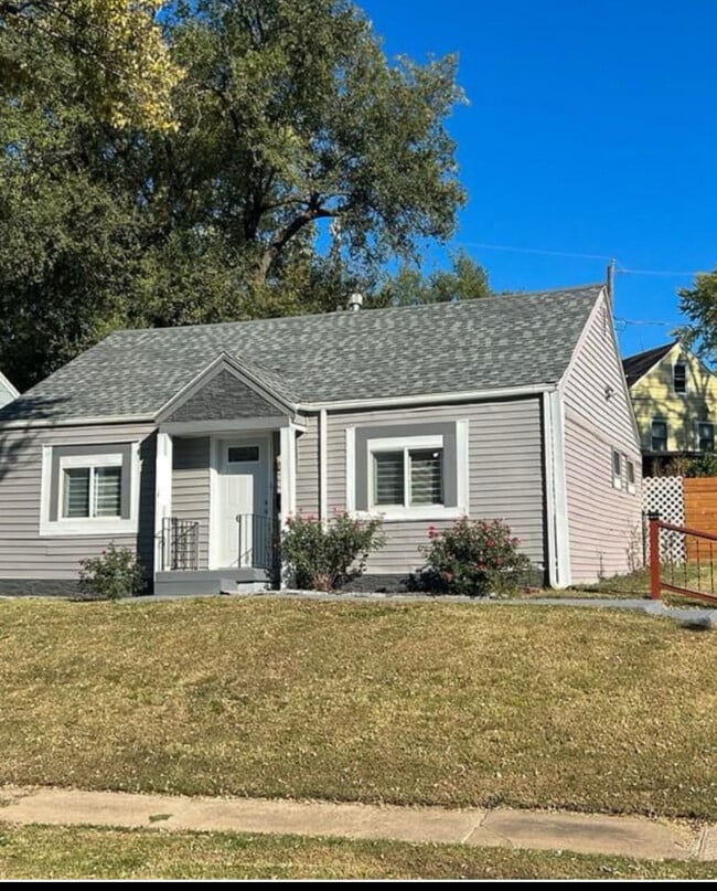 Building Photo - 6439 Chestnut Ave