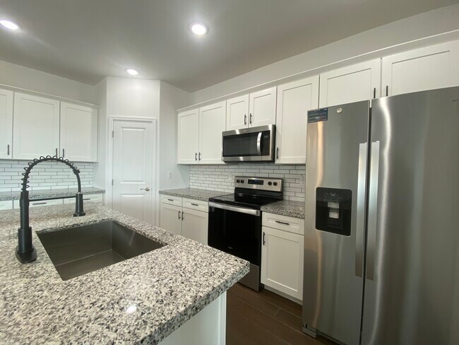 Foto del edificio - 15139 W Desert Bloom St