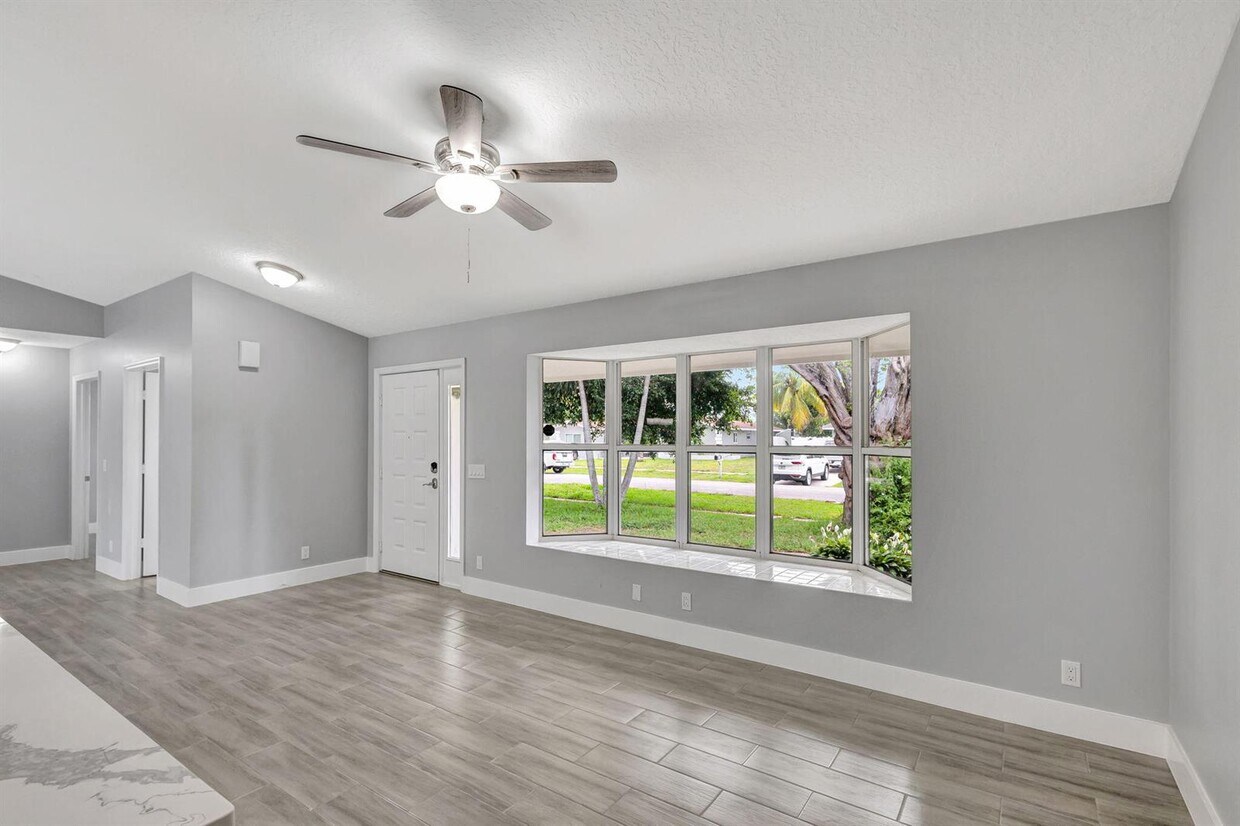 Foto principal - 843 Azalea Dr