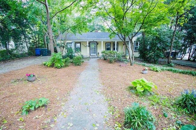 Foto del edificio - 3 Bedroom, 2 Bathroom in the Forest Acres Area - Available July 2026!