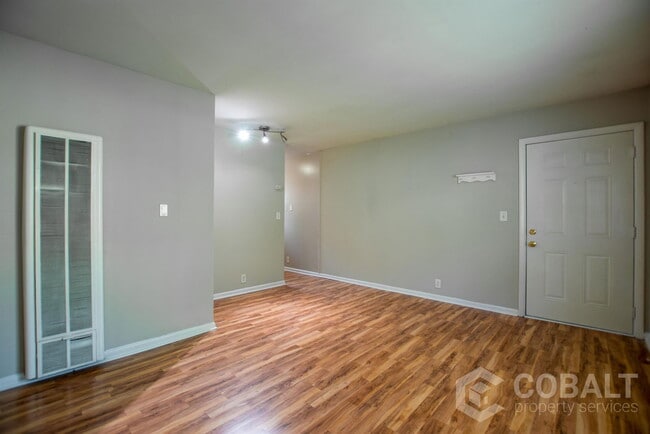 Building Photo - 905 Greenwood Ave NE