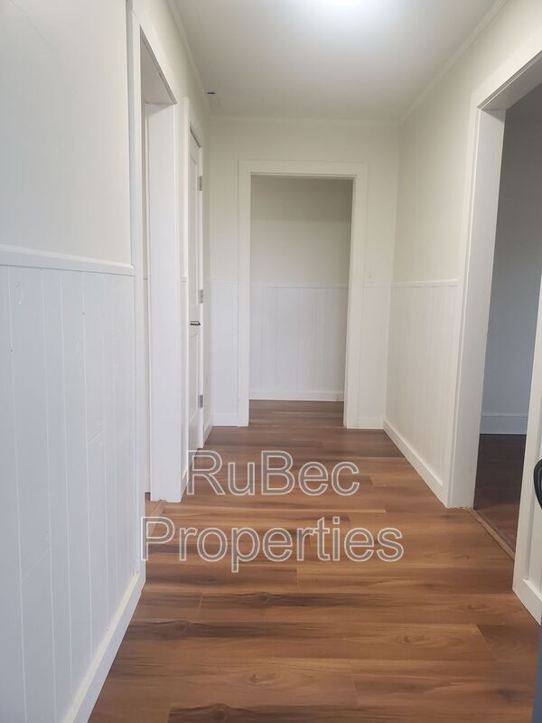 Foto del edificio - 15640 Ewart Rd