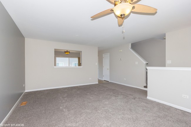 Building Photo - 533 Silver Leaf Dr