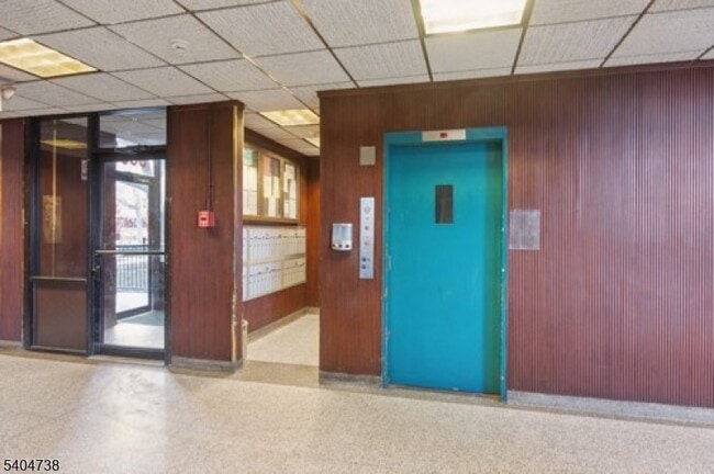 Building Photo - 805 Pearl St