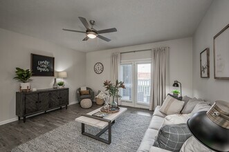 1BD, 1BA - 903SF - Living Room - The Flats at Sugarland