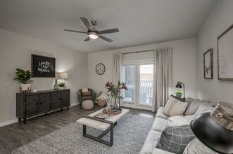 1BD, 1BA - 903SF - Living Room - The Flats at Sugarland