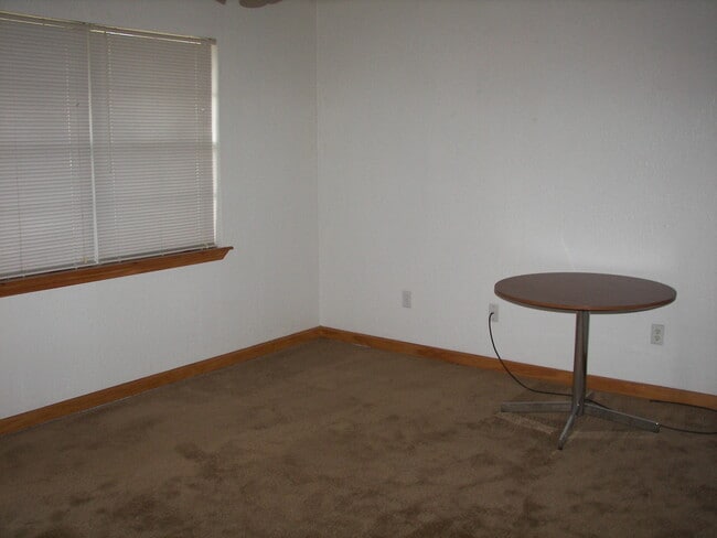 Building Photo - Adorable! You'll Love All the Oak!