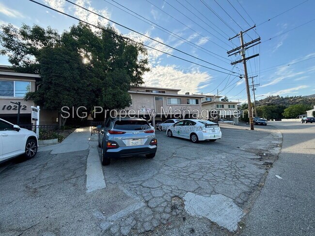 Foto del edificio - 10212 Tujunga Canyon Blvd