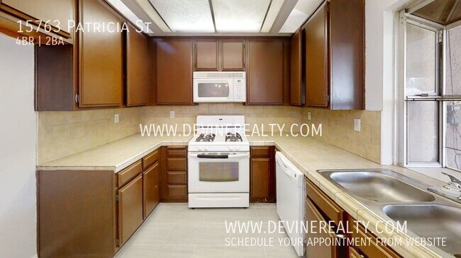 Building Photo - 4 BR HOME IN THE HEART OF MORENO VALLEY