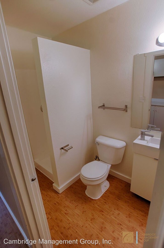 Building Photo - 2642 Fifth Ave