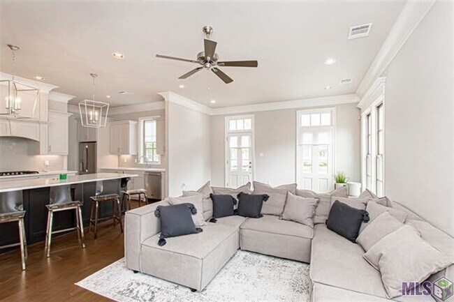 Building Photo - Upscale Townhouse in The Village at Magnol...