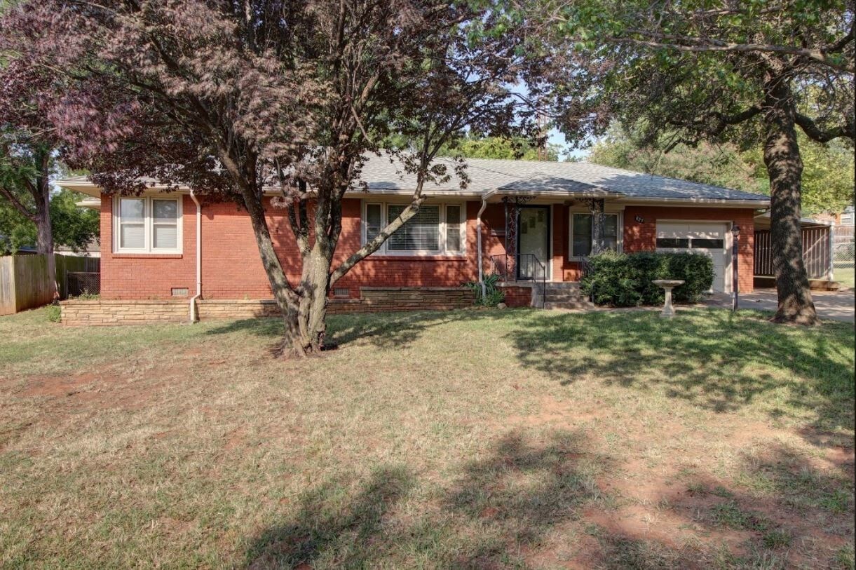 825 East Dr, Edmond, OK 73034 House Rental in Edmond, OK