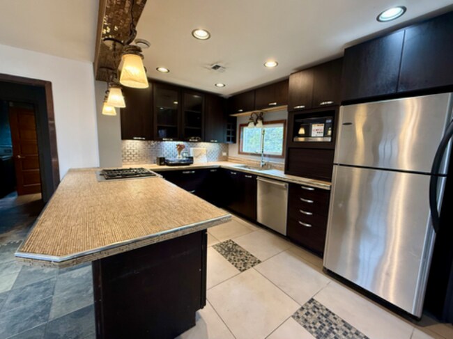 Foto del edificio - 5810 US 30