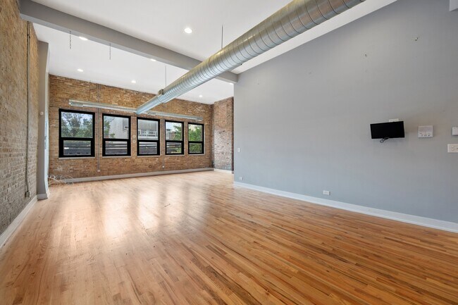 Foto del edificio - 1019 W Lake St