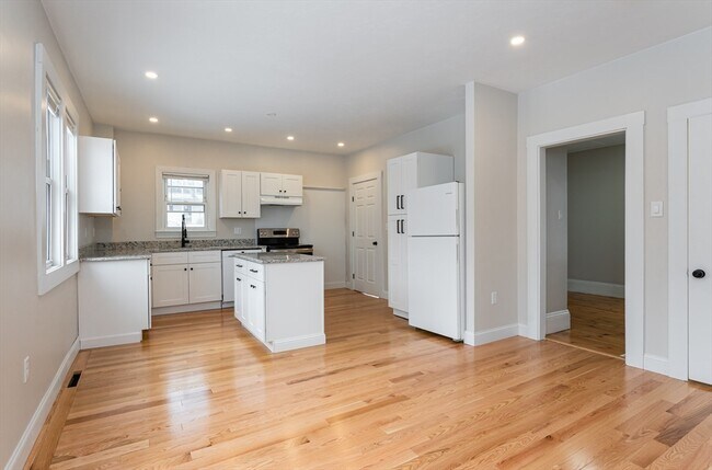 Building Photo - 270 Hilldale Ave