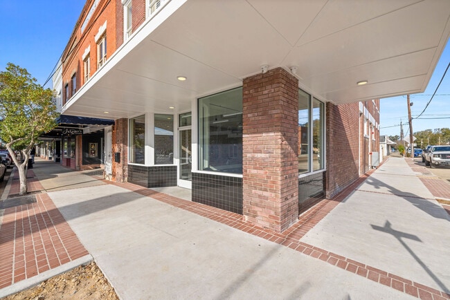 Building Photo - 223 E Thomas St