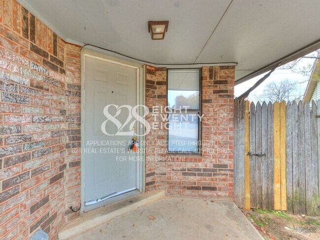 Foto del edificio - Now Touring & Available for Move in! 3 Bed/1.5 Bath Duplex in West Norman!