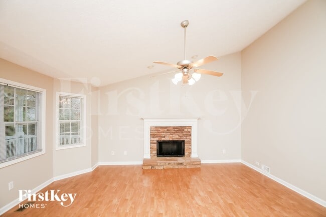 Foto del edificio - 385 Fairview Oak Pl