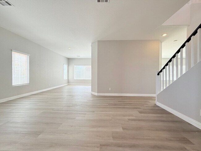 Foto del edificio - 10621 Olivebranch Ave