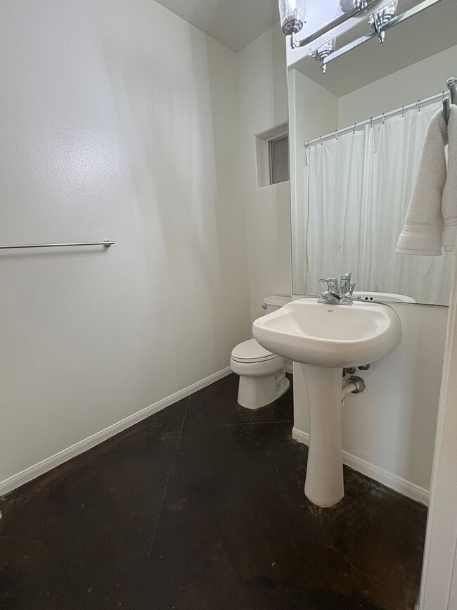 Foto del edificio - 2 Bedroom Condo in Downtown Ventura with O...