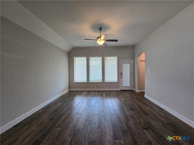 Foto del edificio - 1324 Spring Row St