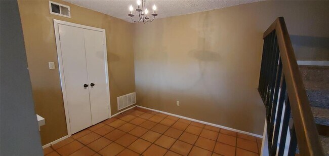 Building Photo - 1719 Westview Terrace