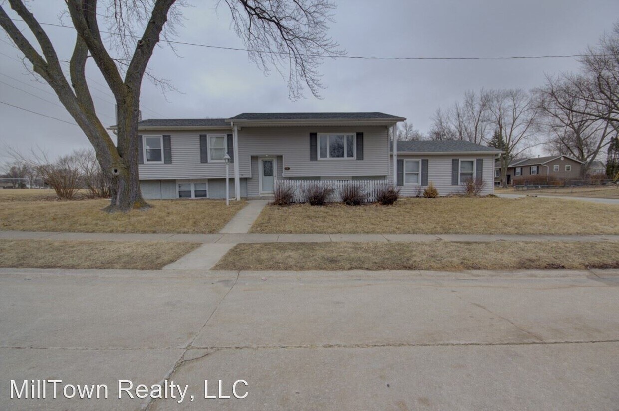 Primary Photo - 4 br, 1.5 bath House - 2130 Maplecrest Rd