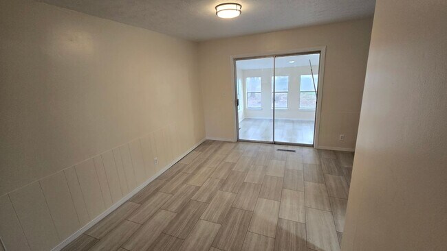 Building Photo - 1472 E Berkeley St