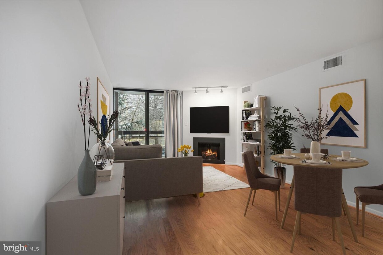 Living Room - 601 24th St NW