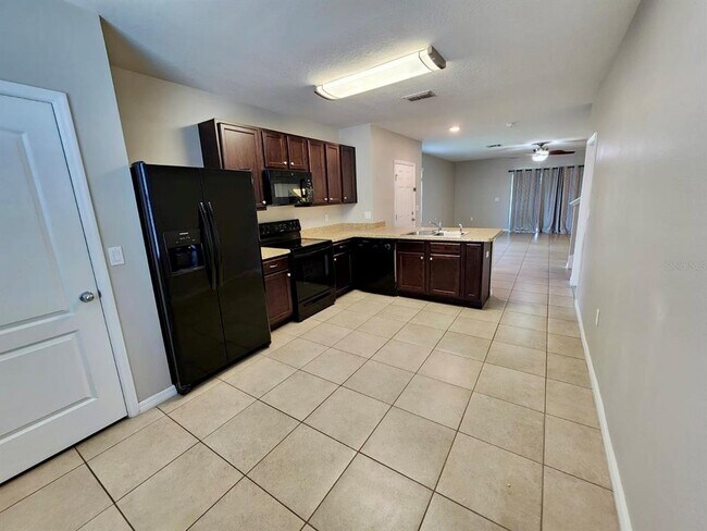 Foto del edificio - 335 Arbor Lakes Dr