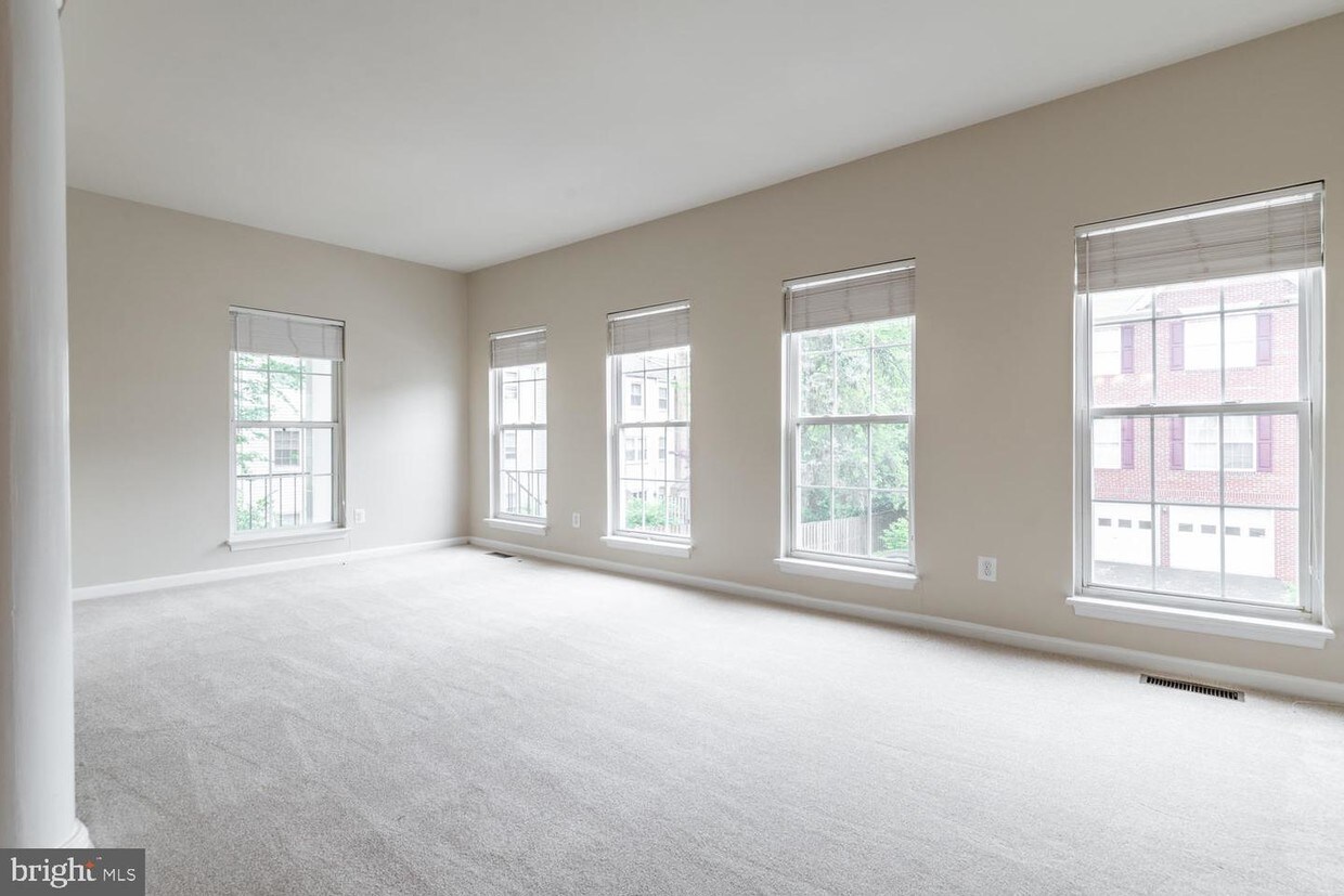 3030 Barden Oaks Ct, Oakton, VA 22124 Townhome Rentals in Oakton VA