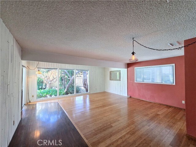 Foto del edificio - 2080 Senasac Ave