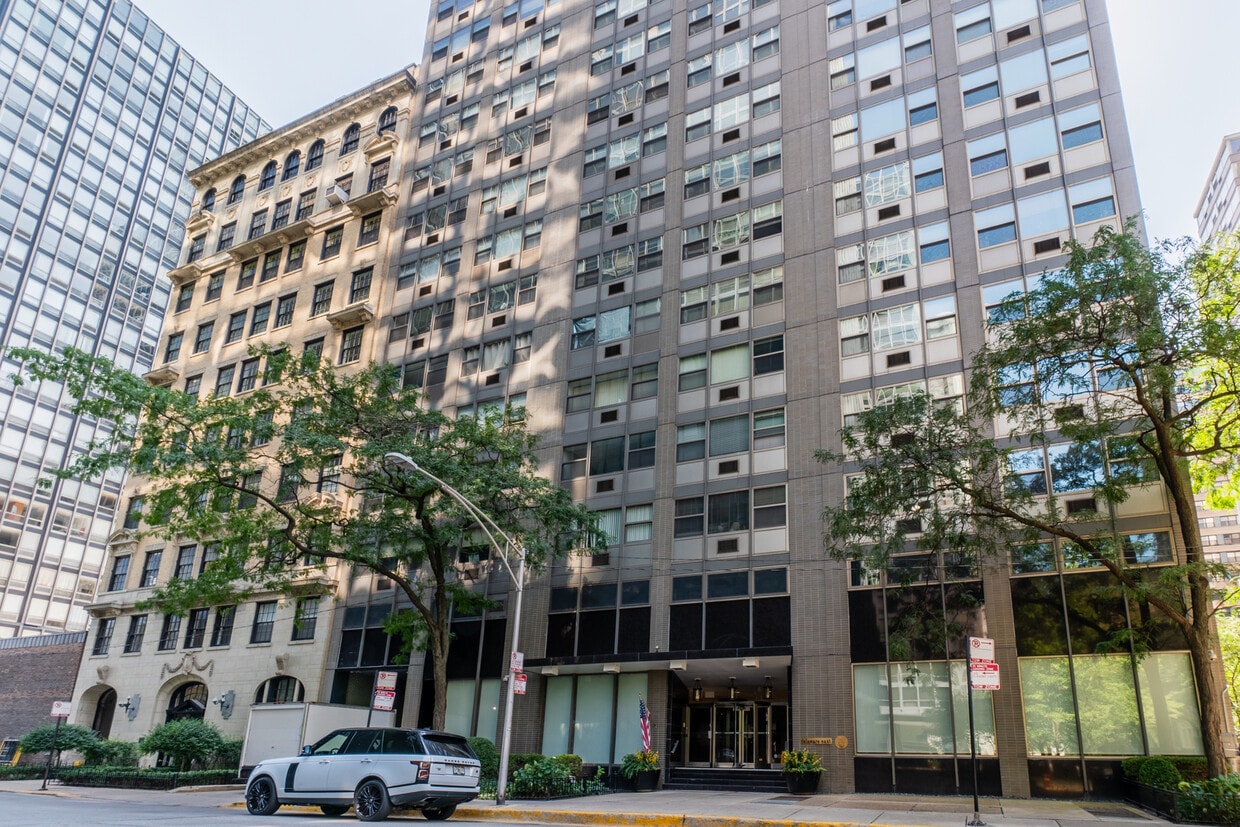 Primary Photo - 253 E Delaware Pl