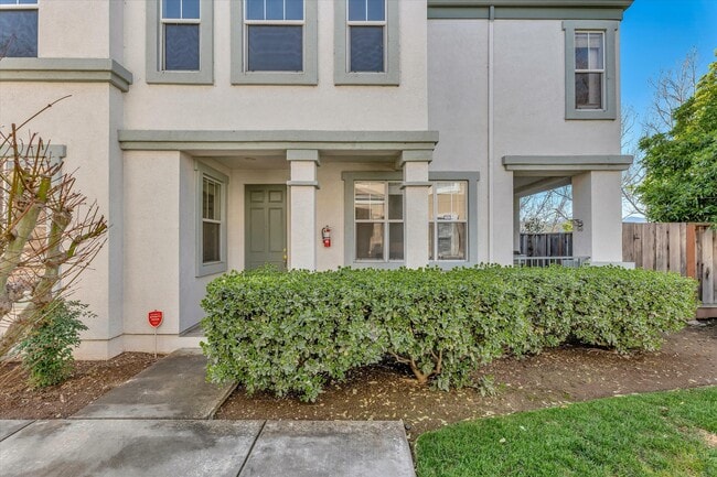 Photo - 929 Monarch Cir Townhome