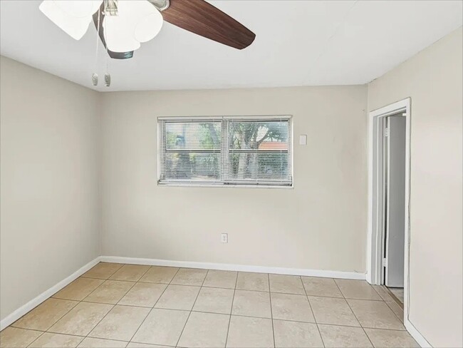 Building Photo - 1271 NW 196th St