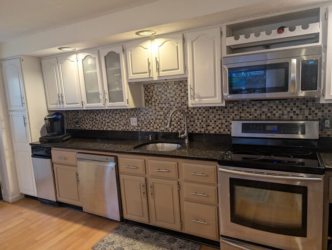 Photo - 159 Maverick St Apartment