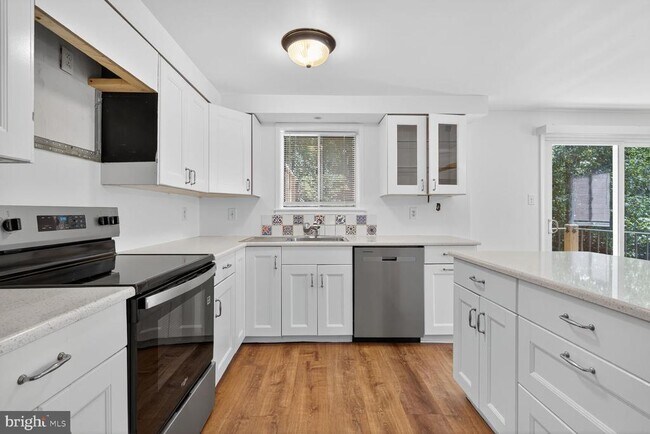 Foto del edificio - 7827 Archbold Terrace