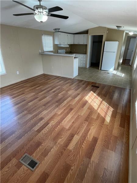 Foto del edificio - 128 Oxford Ln