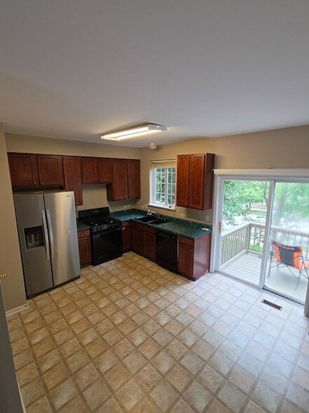 Building Photo - 369 Evergreen Cir