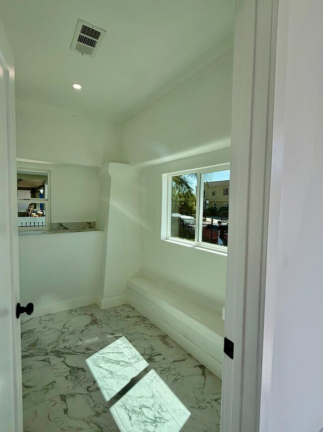 Foto del edificio - 151 E 47th St