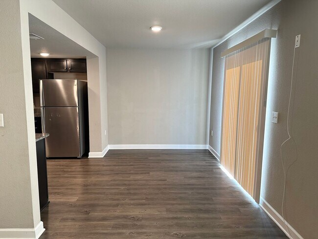 Foto del edificio - 3 Bed 2 Car Townhome in Grain Valley