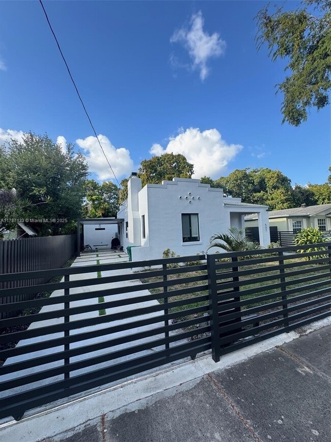 Building Photo - 557 NW 44th St
