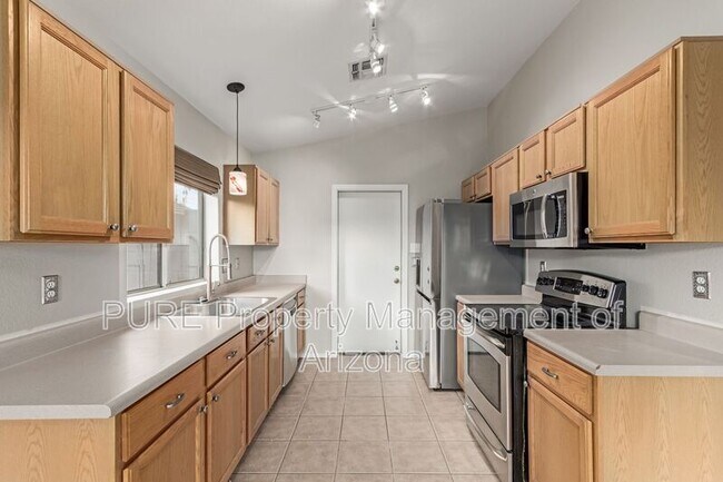 Building Photo - 3435 E Wahalla Ln