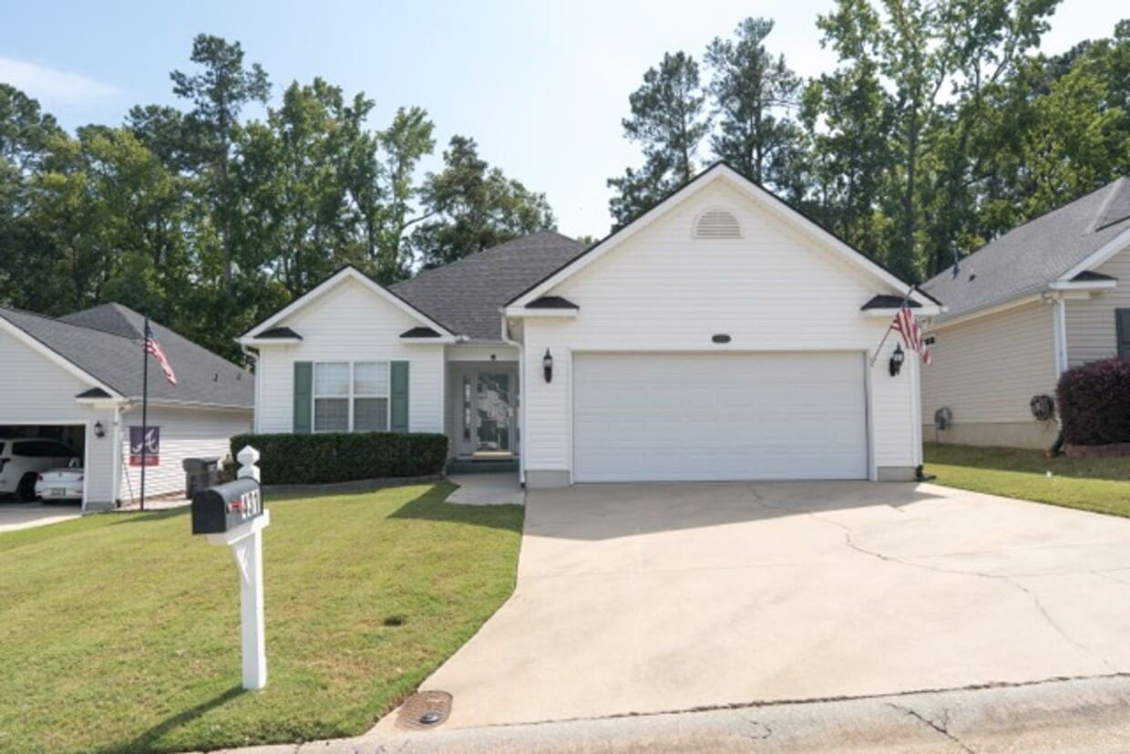 Primary Photo - 3 Bedroom 2 Bath Ranch in Evans