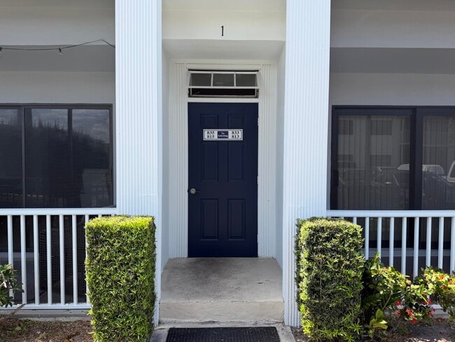 Building Photo - 180 Cypress Club Dr