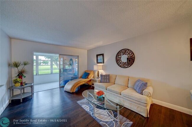 Building Photo - 7847 Golf Cir Dr