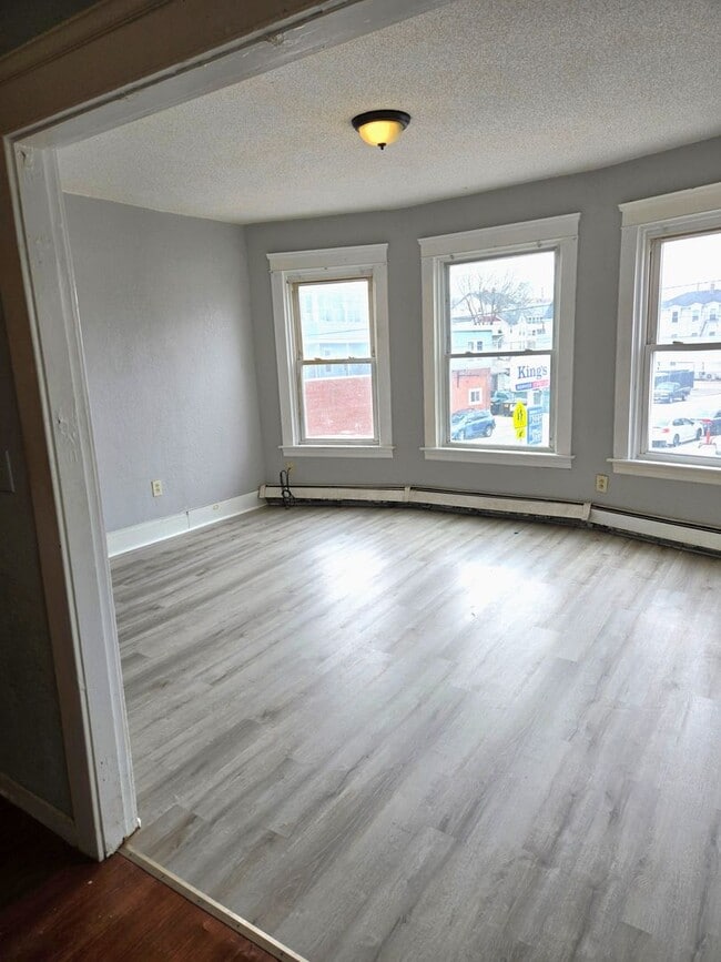 Building Photo - 883 Dexter St